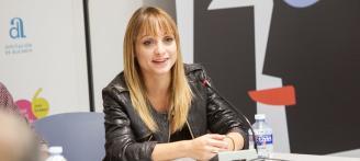Lola Blasco: Ganadora del Premio Nacional de Literatura de Literatura Dramática, por Siglo mío, bestia mía